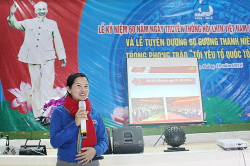 Đồng chí Trần Thị Chúc Quỳnh - Bí thư Tỉnh đoàn quán triệt những nội dung cơ bản của Nghị quyết Đại hội đại biểu toàn quốc lần thứ XII của Đảng